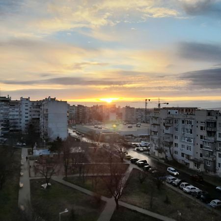 Cozy Apartment With Balcony On The Black Sea- Part Of The Family 'Vicki Apart Varna Exterior photo