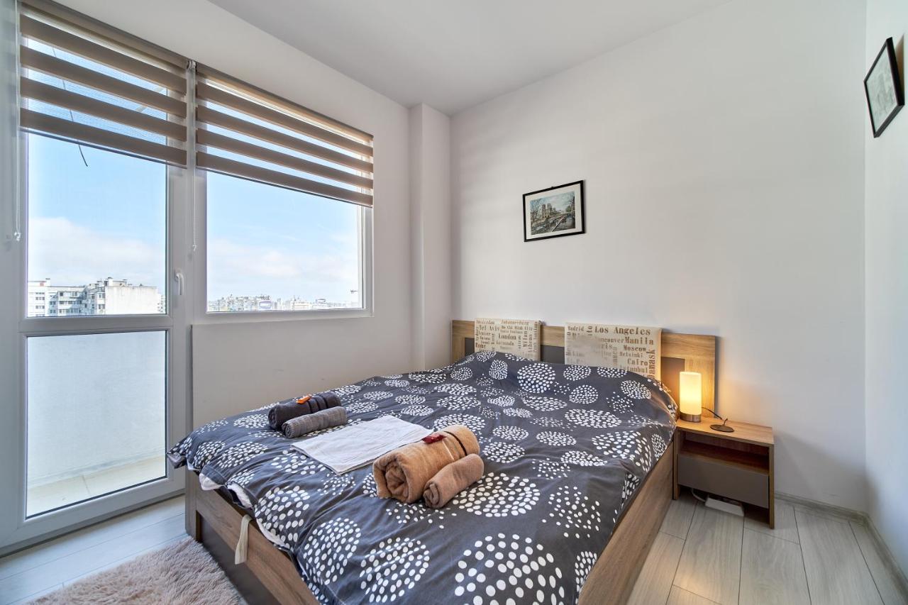 Cozy Apartment With Balcony On The Black Sea- Part Of The Family 'Vicki Apart Varna Exterior photo